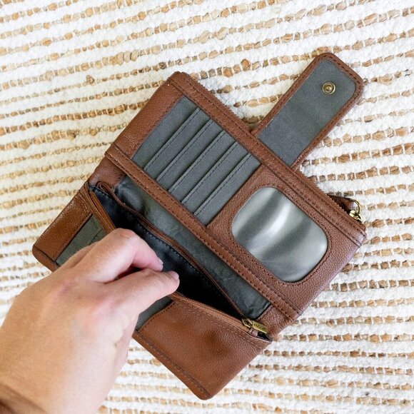FOSSIL ELLA CLUTCH ZIP AROUND WALLET MEDIUM BROWN LEATHER - Picture 5 of 10